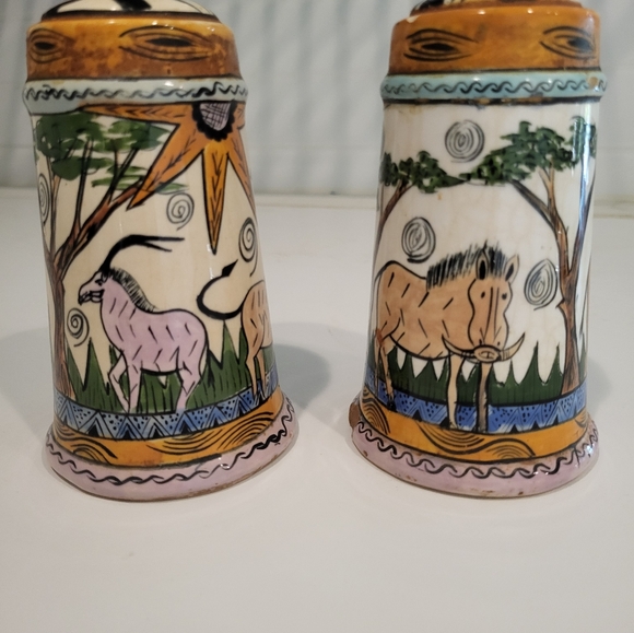 Hand painted salt and pepper shaker set - Picture 5 of 5